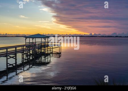 Sonnenaufgang über der Lagune Stockfoto