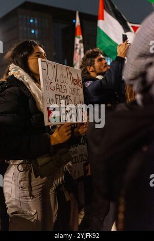 Paris, Frankreich. November 2024. Pro-palästinensische Proteste am Place du Front Populaire gegen das Fußballspiel der UEFA Nations League zwischen Frankreich und Israel im Stade de France, Credit: Fabienne Koch/Alamy Live News Stockfoto