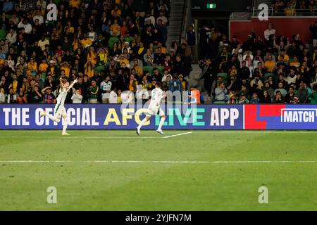 Melbourne, Australien. November 2024. Abdullah Al Hamddan aus Saudi-Arabien (L) feiert im Melbourne Rectangular Stadium ein Tor in der dritten Runde des Qualifikationsspiels der FIFA-Weltmeisterschaft 2026 zwischen Australien Socceroos und Saudi-Arabien. Endpunktzahl; Australien 0:0 Saudi-Arabien Credit: SOPA Images Limited/Alamy Live News Stockfoto
