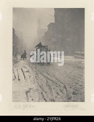 Winter - Fifth Avenue. Künstler: Alfred Stieglitz (Amerikaner, Hoboken, New Jersey 1864-1946 New York). Abmessungen: 21,8 x 15,4 cm (8 9/16 x 6 1/16 Zoll). Datum: 1893, gedruckt 1905. Museum: Metropolitan Museum of Art, New York, USA. Stockfoto