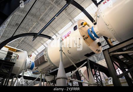 MOSKAU, RUSSLAND - 14. MÄRZ 2024. Ein lebensgroßes Modell der Raumstation mir Stockfoto