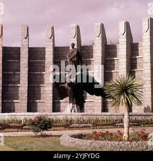 MONUMENTO AL ANGEL CAIDO CONOCIDO COMO EL MONUMENTO A FRANCO - INAUGURADO EN 1966 - FOTO DE LOS AÑOS 60. Autor: Juan de Avalos y Taborda. Lage: AUSSEN. SANTA CRUZ DE TENERIFFA. TENERIFFA. SPANIEN. FRANCISCO FRANCO. Stockfoto