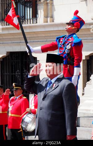 Lima, Peru. November 2024. Prabowo Subianto, Präsident der Republik Indonesien, zu einem offiziellen Besuch in Peru. Dieser Besuch im Rahmen der APEC-Woche der Wirtschaftsführer in Peru 2024 (AELW) besteht aus einem Treffen der Staatschefs, bei dem es sich um ein Protokoll handelt und bilaterale Instrumente unterzeichnet werden. Quelle: Fotoholica Presseagentur/Alamy Live News Stockfoto