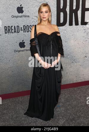 Westwood, USA. November 2024. Jennifer Lawrence kommt am Donnerstag, den 14. November 2024 bei der Premiere von BREAD & ROSES Los Angeles im Hammer Museum in Westwood, KALIFORNIEN, an. (Foto: Juan Pablo Rico/SIPA USA) Credit: SIPA USA/Alamy Live News Stockfoto