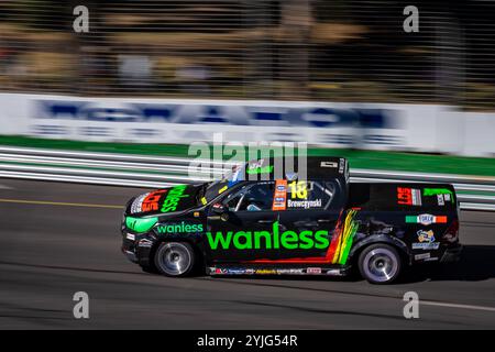 Adelaide, South Australia, Australien. November 2024. CODY BREWCZYNSKI fuhr den Wanless Toyota Hilux am Freitag bei der VAILO Adelaide 500 Runde der Repco Supercars Championship 2024 auf dem Adelaide Street Circuit am 15. November 2024 in Adelaide, Australien. (Kreditbild: © James Forrester/ZUMA Press Wire) NUR REDAKTIONELLE VERWENDUNG! Nicht für kommerzielle ZWECKE! Stockfoto