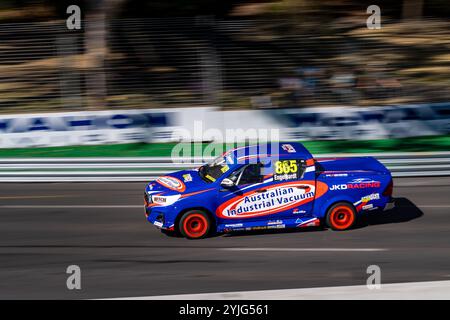 Adelaide, South Australia, Australien. November 2024. JENSEN ENGELHARDT fuhr den AIV Racing Toyota Hilux am Freitag bei der VAILO Adelaide 500 Runde der Repco Supercars Championship 2024 auf dem Adelaide Street Circuit am 15. November 2024 in Adelaide, Australien. (Kreditbild: © James Forrester/ZUMA Press Wire) NUR REDAKTIONELLE VERWENDUNG! Nicht für kommerzielle ZWECKE! Stockfoto