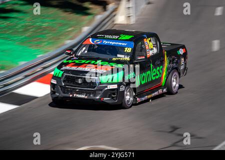 Adelaide, South Australia, Australien. November 2024. CODY BREWCZYNSKI fuhr den Wanless Toyota Hilux am Freitag bei der VAILO Adelaide 500 Runde der Repco Supercars Championship 2024 auf dem Adelaide Street Circuit am 15. November 2024 in Adelaide, Australien. (Kreditbild: © James Forrester/ZUMA Press Wire) NUR REDAKTIONELLE VERWENDUNG! Nicht für kommerzielle ZWECKE! Stockfoto