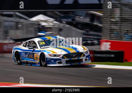 Adelaide, South Australia, Australien. November 2024. NATHAN HERNE fuhr den BlueGold Industried Ford Mustang am Freitag bei der VAILO Adelaide 500 Runde der Repco Supercars Championship 2024 auf dem Adelaide Street Circuit am 15. November 2024 in Adelaide, Australien. (Kreditbild: © James Forrester/ZUMA Press Wire) NUR REDAKTIONELLE VERWENDUNG! Nicht für kommerzielle ZWECKE! Stockfoto