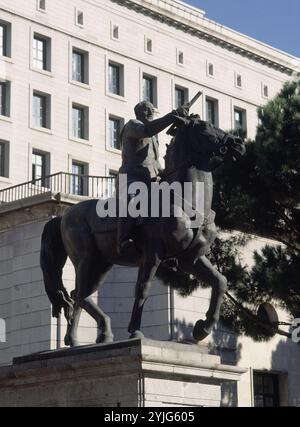 ESTATUA ECUESTRE DEL GENERAL FRANCO SITUADA EN LA PLAZA DE SAN JUAN DE LA CRUZ - 1964. Autor: JOSE CAPUZ (1884-1964). Lage: AUSSEN. MADRID. SPANIEN. FRANCISCO FRANCO BAHAMONDE (1892-1975). Stockfoto