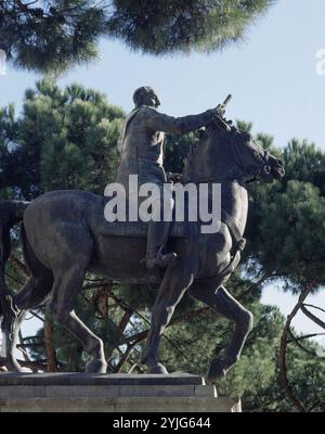 ESTATUA ECUESTRE DEL GENERAL FRANCO SITUADA EN LA PLAZA DE SAN JUAN DE LA CRUZ - 1964. Autor: JOSE CAPUZ (1884-1964). Lage: AUSSEN. MADRID. SPANIEN. FRANCISCO FRANCO BAHAMONDE (1892-1975). Stockfoto