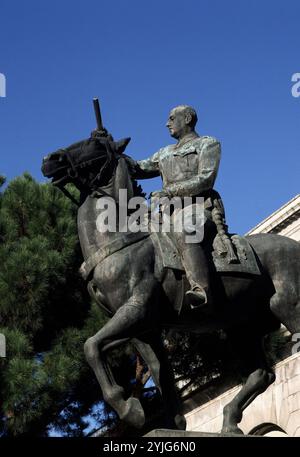 ESTATUA ECUESTRE DEL GENERAL FRANCO SITUADA EN LA PLAZA DE SAN JUAN DE LA CRUZ - 1964. Autor: JOSE CAPUZ (1884-1964). Lage: AUSSEN. MADRID. SPANIEN. FRANCISCO FRANCO BAHAMONDE (1892-1975). Stockfoto