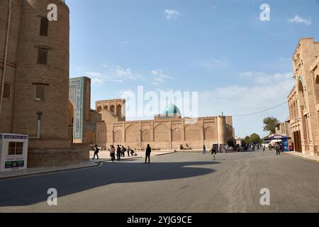 BUCHARA, USBEKISTAN;19. SEPTEMBER 2024: Die Poi Kalon Moschee und Minaret im Herzen von Buchara, Usbekistan, ist eine berühmte Architektur Stockfoto