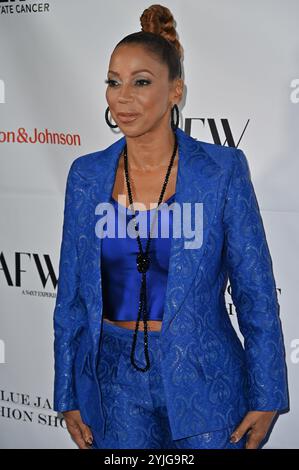 Hollywood CA USA - 13. November 2024: Holly Robinson Peete besucht die Blue Jacket Fashion Show Los Angeles. Stockfoto