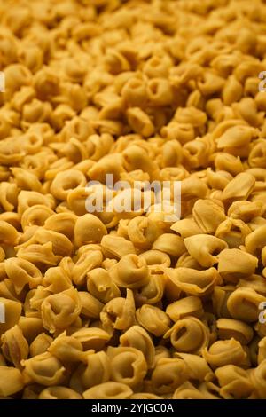 Traditionelle handgemachte Tortellini aus Bologna in Nahaufnahme Stockfoto