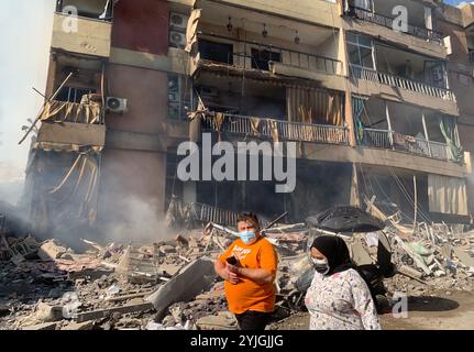 Beirut, Libanon. November 2024. Das Foto zeigt die Schäden, die durch israelische Luftangriffe im südlichen Vorort Beirut, Libanon, am 14. November 2024 verursacht wurden. Elf Menschen wurden bei israelischen Luftangriffen auf den Süd- und Ostlibanon am Donnerstag getötet und neun weitere verletzt, berichtete die nationale Nachrichtenagentur (NNA) des Libanon. Quelle: Str/Xinhua/Alamy Live News Stockfoto