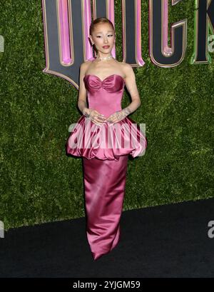 New York City, USA. November 2024. Ariana Grande besuchte die „Wicked“ New York Premiere am 14. November 2024 im Museum of Modern Art in New York City, NY © Steven Bergman/AFF-USA. COM Credit: AFF/Alamy Live News Stockfoto