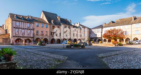 Mittelalterliches Dorf Sauveterre de Rouergue in Aveyron, Occitanie, Frankreich Stockfoto