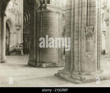 Ely Cathedral: Octagon zum Chor vom Nordschiff. Frederick H. Evans; Englisch, 1853-1943. Datum: 1886-1896. Abmessungen: 8,2 x 8,2 cm. Laternenschiene. Herkunft: England. Museum: Chicago Art Institute, FLORENCIA, USA. AUTOR: FREDERICK H. EVANS. Stockfoto