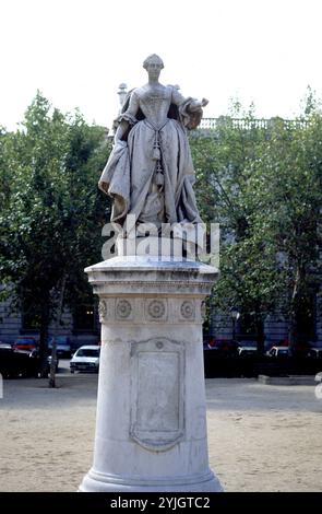 ESTATUA DE BARBARA DE BRAGANZA REALIZADA EN 1882. Autor: Mariano BENLLIURE. Ort: PLAZA DE PARIS. MADRID. Spanien. BARBARA VON PORTUGAL. FERNANDO VI ESPOSA. Stockfoto