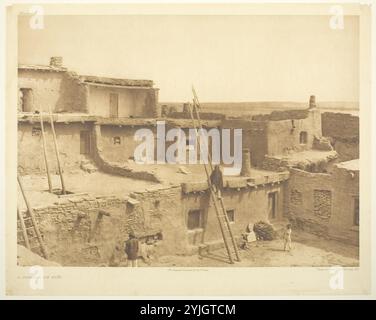 Eine Ecke von Zuni. Edward S. Curtis; amerikanisch, 1868-1952. Datum: 1903. Abmessungen: 29,1 x 39,5 cm (Bild); 33,7 x 42,1 cm (Papier). Fotografie auf Pergament, von 'The North American Indian'. Herkunft: Vereinigte Staaten. Museum: Chicago Art Institute, FLORENCIA, USA. Autor: Edward S. Curtis. Stockfoto