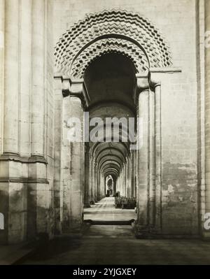 Ely Cathedral: Südschiff nach Osten, vom südwestlichen Querschiff. Frederick H. Evans; Englisch, 1853-1943. Datum: 1891. Abmessungen: 8,2 x 8,2 cm. Laternenschiene. Herkunft: England. Museum: Chicago Art Institute, FLORENCIA, USA. AUTOR: FREDERICK H. EVANS. Stockfoto