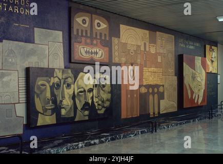 Wandbild. Thema: OSWALDO GUAYASAMIN. Lage: AEROPUERTO DE BARAJAS. MADRID. Spanien. Stockfoto