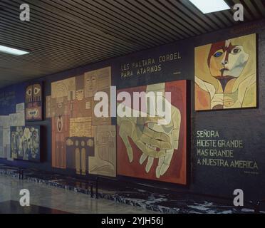 Wandbild. Thema: OSWALDO GUAYASAMIN. Lage: AEROPUERTO DE BARAJAS. MADRID. Spanien. Stockfoto