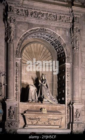 DE SEPULCRO BEATRIZ DE SCHWAEBISCHE PRIMERA ESPOSA DE Fernando III el Santo Y MADRE DE Alfonso X El Sabio REALIZADO EN 1570 LA ESTATUA ORANTE ES DE 1948. Autor: VASALLO PARODIE JUAN LUIS. Lage: CATEDRAL - Interieur. Sevilla. Sevilla. Spanien. Stockfoto