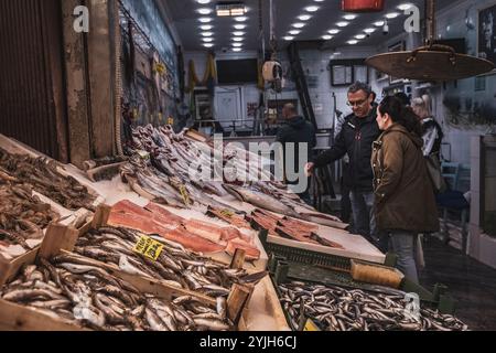 Traditioneller Fischmarkt im historischen asiatischen Park von Istanbul Türkei Stockfoto