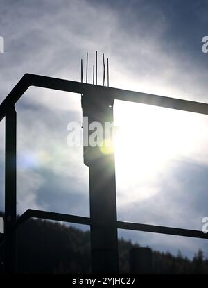 THEMENBILD - Projekt 'Zukunft erfassen': Illustration zum Thema Lichtverschmutzung / Licht / Nacht / Himmel / Sterne / Umwelt / Klima / Natur / Energie / Gesundheit - - - 20241030 PD19878 Stockfoto