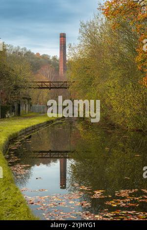 Entlang des Caldon Canal Waterway in der Nähe von Froghall, Staffordshire, England, Vereinigtes Königreich, ist ein landwirtschaftliches Erbe erhalten. Stockfoto