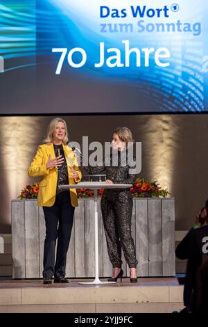 Festveranstaltung zum 70. Geburtstag des Wortes zum Sonntag am Donnerstag 14.11.2024 in der evangelischen St. Markus Kirche in München Foto v.li.: Katja Wildermuth, Intendantin des Bayerischen Rundfunks und Moderatorin Anna Planken. Seit 70 Jahren senden die ARD am Samstagabend nach den Tagesthemen das Wort zum Sonntag. Rund 320 Sprecherinnen und Sprecher haben seither in je vier Minuten ihren christlichen Blick auf die aktuellen Weltereignisse geworfen. Gut 120 Gaeste aus Kirche, Gesellschaft und Medien waren am Donnerstagabend der Einladung der Deutschen Bischofskonferenz, der Evangelischen Stockfoto