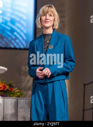 Festveranstaltung zum 70. Geburtstag des Wortes zum Sonntag am Donnerstag 14.11.2024 in der evangelischen St. Markus Kirche in München Foto: Stefanie Schardien,Theologische Geschaeftsfuehrerin im Gemeinschaftswerk der Evangelischen Publizistik GEP. Seit 70 Jahren senden die ARD am Samstagabend nach den Tagesthemen das Wort zum Sonntag. Rund 320 Sprecherinnen und Sprecher haben seither in je vier Minuten ihren christlichen Blick auf die aktuellen Weltereignisse geworfen. Gut 120 Gaeste aus Kirche, Gesellschaft und Medien waren am Donnerstagabend der Einladung der Deutschen Bischofskonferenz, DE Stockfoto