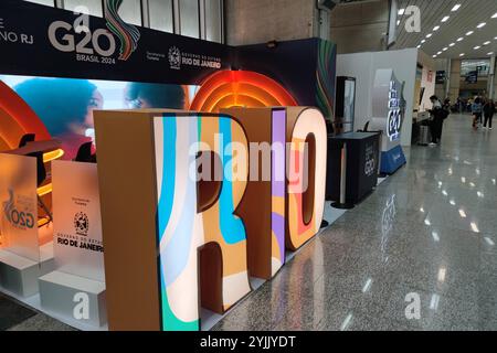 Rio de Janeiro, Brasilien, 15.11.2024: Flughafen Galeao: G20-Gipfel: Logo *** Rio de Janeiro, Brasilien, 15 11 2024 Flughafen Galeao G20 Summit Logo Copyright: XdtsxNachrichtenagenturx dts 51492 Stockfoto