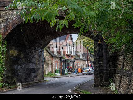 Ein Blick auf das ruhige Dorf Rowlands Castle in Hampshire, das 2 Pubs und ein paar Geschäfte bietet. Stockfoto