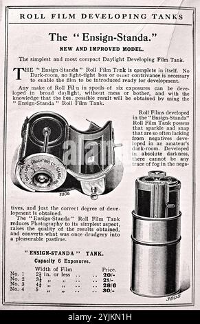 Der „Fähnrich Standa“, Rollfilm-Entwicklungstank, Vintage-Werbung von 1916. Ensign war in den 1920er und 1930er Jahren der größte Kamerahersteller Großbritanniens Stockfoto