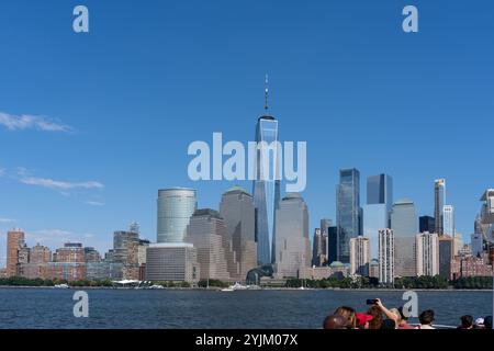 Skyline von Downtown Manhattan von einem Boot aus gesehen. New York City, USA. Stockfoto