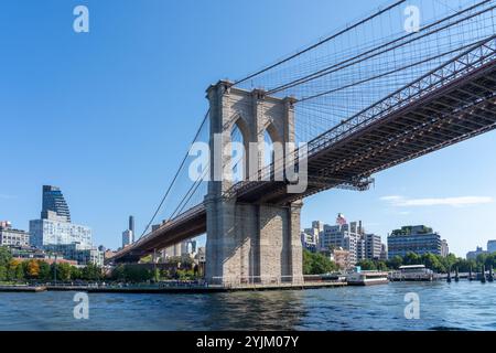 Blick auf die Brooklyn Bridge in New York City, NY, USA. Stockfoto