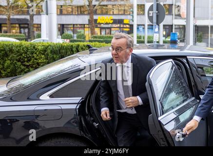 Bonn, Deutschland. November 2024. Bundesverteidigungsminister Boris Pistorius (SPD) besucht OCCAR-EA, die Europäische Organisation für gemeinsame Rüstungszusammenarbeit (OCCAR). Quelle: Thomas Banneyer/dpa/Alamy Live News Stockfoto