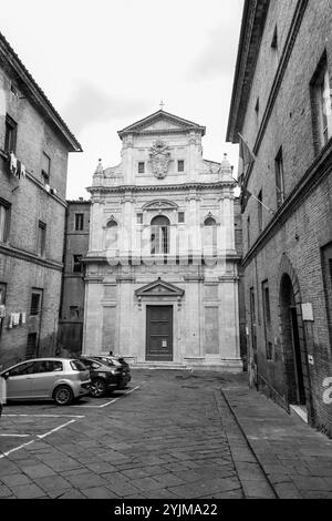 Siena, Italien - 7. April 2022: San Raimondo al Refugio ist eine römisch-katholische Kirche im barocken Stil im Terzo von Camollia von Siena, Toskana, Ital Stockfoto