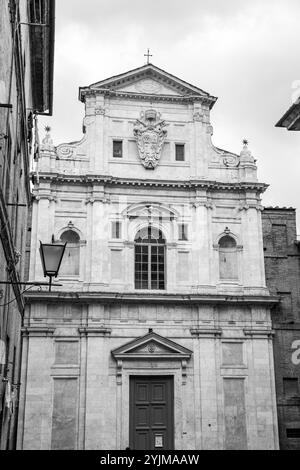 Siena, Italien - 7. April 2022: San Raimondo al Refugio ist eine römisch-katholische Kirche im barocken Stil im Terzo von Camollia von Siena, Toskana, Ital Stockfoto