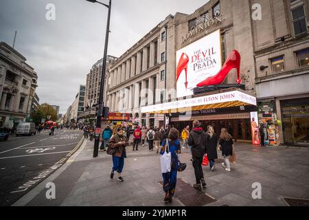 LONDON, 14. NOVEMBER 2024: The Devil trägt Prada Musical im Dominion Theatre an der Tottenham Court Road West End Stockfoto