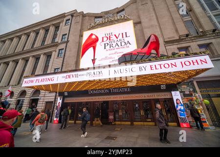 LONDON, 14. NOVEMBER 2024: The Devil trägt Prada Musical im Dominion Theatre an der Tottenham Court Road West End Stockfoto