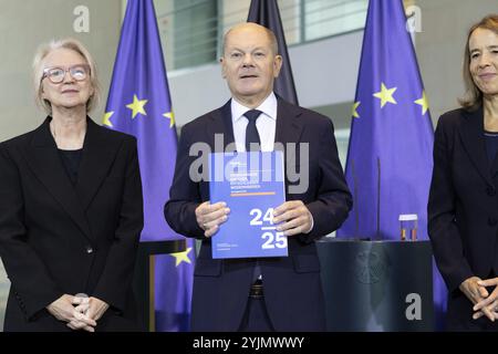 Prof. Dr. Monika Schnitzer (Vorsitzende des Sachverständigenrates für Wirtschaft) und Olaf Scholz (Bundeskanzlerin der Bundesrepublik Deutschland, SPD) Stockfoto