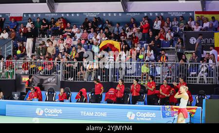 Malaga, Malaga, Spanien. November 2024. Impressionen, Fans des Teams Spanien während des Billie Jean King Cup Finals 2024 - Damen Tennis (Foto: © Mathias Schulz/ZUMA Press Wire) NUR REDAKTIONELLE VERWENDUNG! Nicht für kommerzielle ZWECKE! Stockfoto