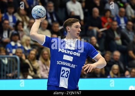 Gummersbach, Deutschland. November 2024. Solobild Ole Pregler (VfL Gummersbach, #23) GER, VfL Gummersbach vs. Bergischer HC, Handball, DHB-Pokal, Achtelfinale, Spielzeit 2024-2025, 14.11.2024 Foto: Eibner-Pressefoto/Jürgen Augst Credit: dpa/Alamy Live News Stockfoto