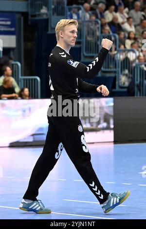 Gummersbach, Deutschland. November 2024. Erfolgsgarant Bertram Obling (VfL Gummersbach, #16) GER, VfL Gummersbach vs. Bergischer HC, Handball, DHB-Pokal, Achtelfinale, Spielzeit 2024-2025, 14.11.2024 Foto: Eibner-Pressefoto/Jürgen Augst Credit: dpa/Alamy Live News Stockfoto