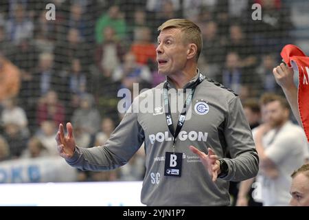 Gummersbach, Deutschland. November 2024. Gudjon Valur Sigurdsson (VfL Gummersbach, Trainer) GER, VfL Gummersbach vs. Bergischer HC, Handball, DHB-Pokal, Achtelfinale, Spielzeit 2024-2025, 14.11.2024 Foto: Eibner-Pressefoto/Jürgen Augst Credit: dpa/Alamy Live News Stockfoto