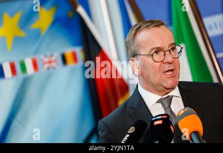 Bonn, Deutschland. November 2024. Bundesverteidigungsminister Boris Pistorius (SPD) gibt während seines Besuchs bei der OCCAR-EA, der Europäischen Organisation für gemeinsame Rüstungszusammenarbeit (OCCAR), eine Presseerklärung ab. Quelle: Thomas Banneyer/dpa/Alamy Live News Stockfoto