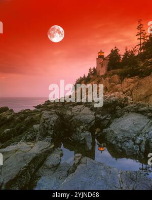 ROCK POOL BASS HARBOR HEAD LEUCHTTURM ACADIA NATIONAL PARK MAINE USA Stockfoto